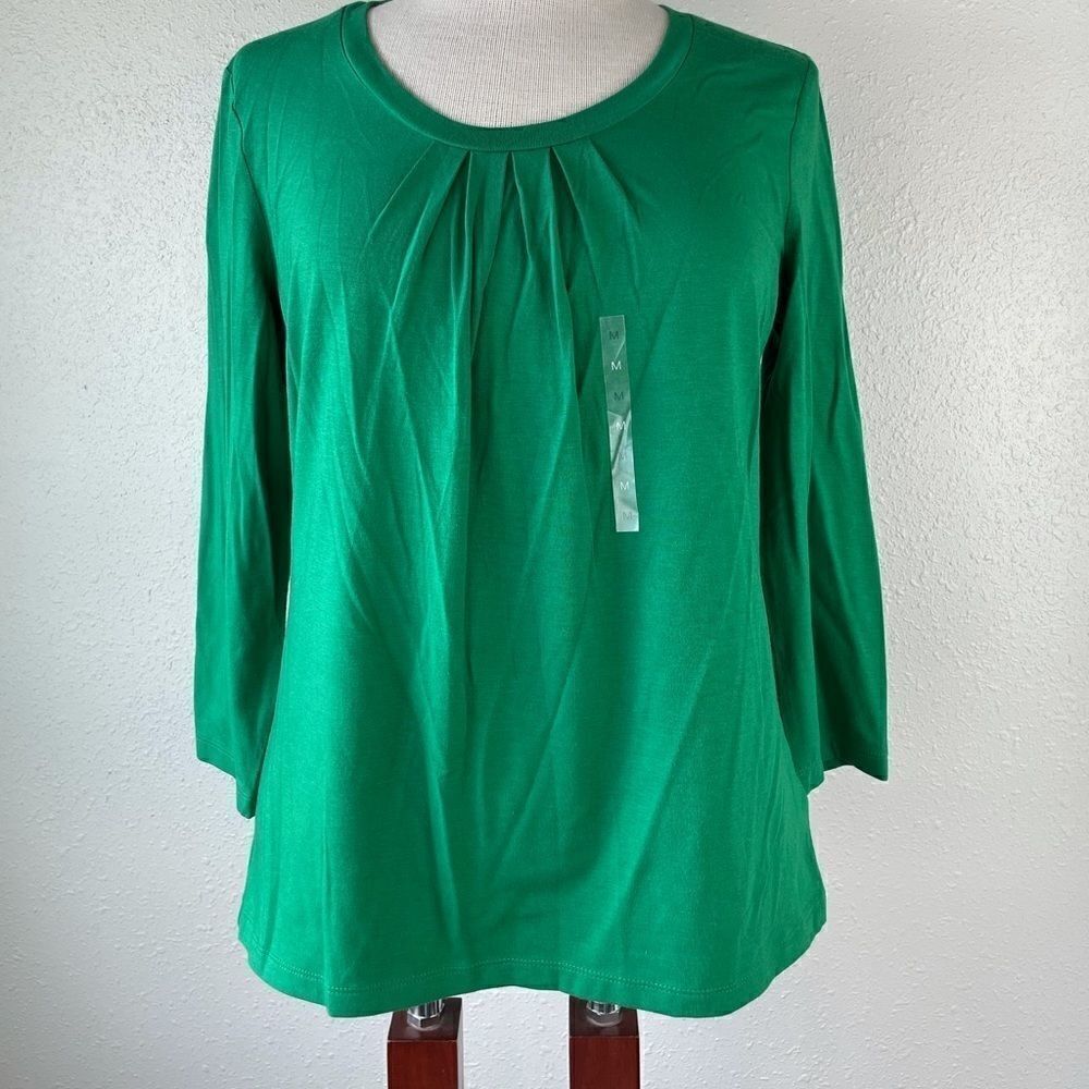 NWT Liz Claiborne Green Long Sleeve T-shirt Size M